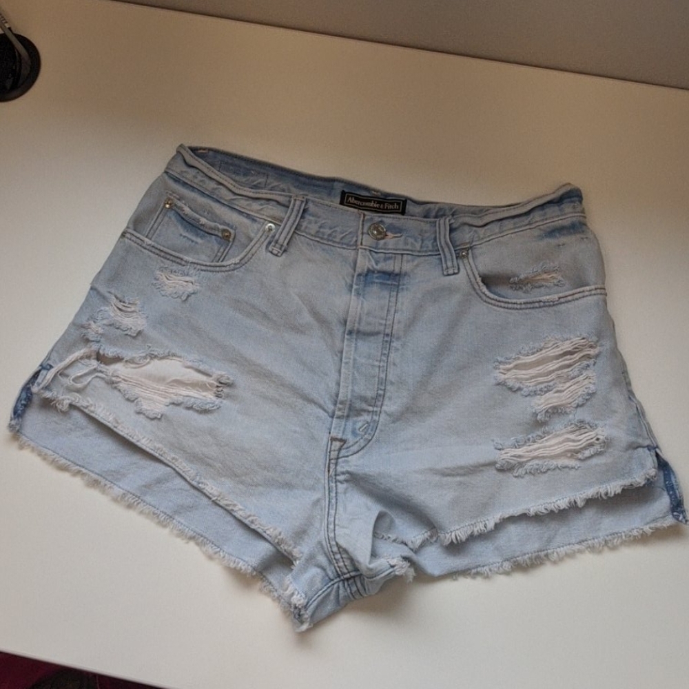 Abercrombie & Fitch Light Distressed Jean Shorties